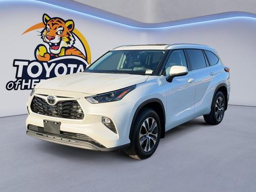 Wind Chill Pearl 2026 Toyota Highlander XLE
