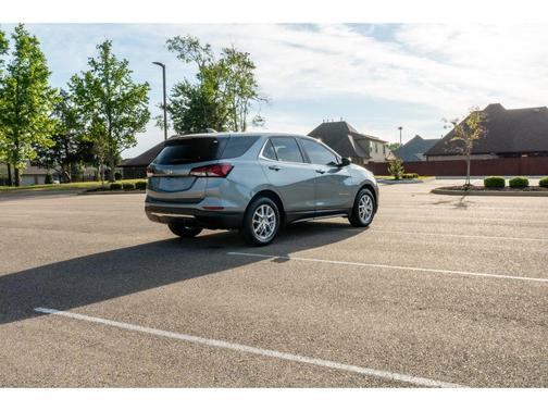 Sterling Gray Metallic 2024 Chevrolet Equinox 1LT