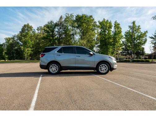 Sterling Gray Metallic 2024 Chevrolet Equinox 1LT