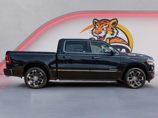 Diamond Black Crystal Pearlcoat 2019 RAM 1500 Limited