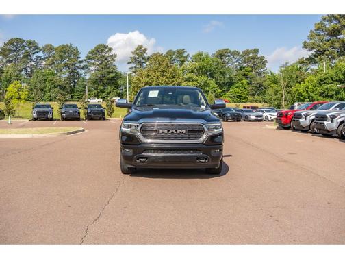 Diamond Black Crystal Pearlcoat 2019 RAM 1500 Limited