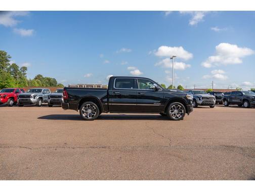 Diamond Black Crystal Pearlcoat 2019 RAM 1500 Limited