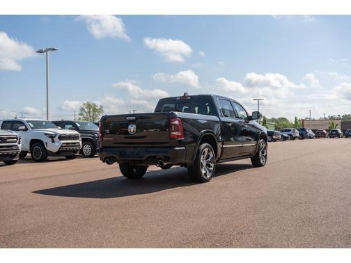 Diamond Black Crystal Pearlcoat 2019 RAM 1500 Limited