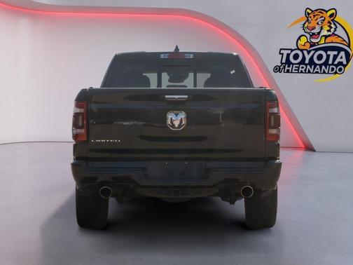 Diamond Black Crystal Pearlcoat 2019 RAM 1500 Limited