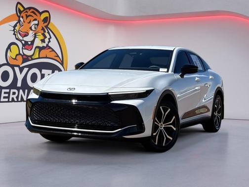 Oxygen White 2026 Toyota Crown XLE