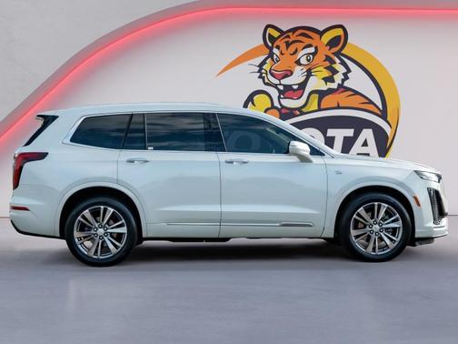 Crystal White Tricoat 2023 Cadillac XT6 Premium Luxury FWD