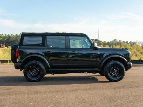 Shadow Black 2023 Ford Bronco Black Diamond
