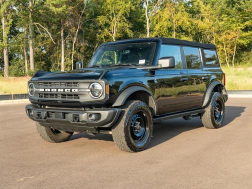 Shadow Black 2023 Ford Bronco Black Diamond