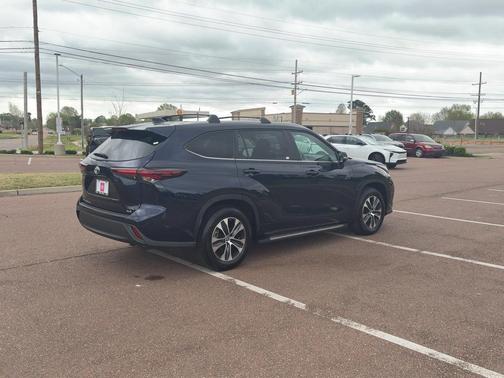 2025 Toyota Highlander XLE