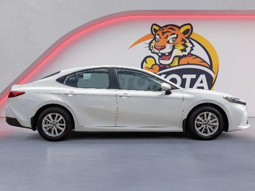 Ice Cap 2026 Toyota Camry LE