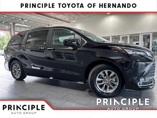 2024 Toyota Sienna XLE 8 Passenger