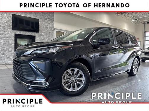2024 Toyota Sienna XLE 8 Passenger