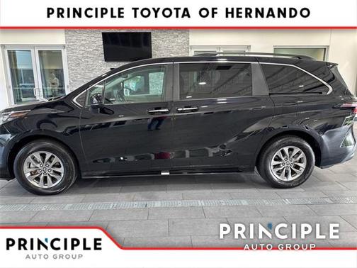 2024 Toyota Sienna XLE 8 Passenger