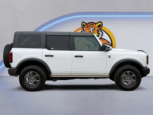 Oxford White 2026 Ford Bronco Big Bend