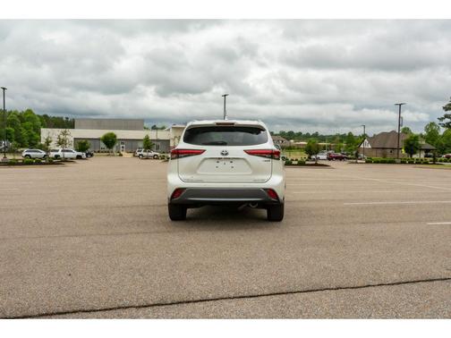 Blizzard Pearl 2021 Toyota Highlander Hybrid Limited