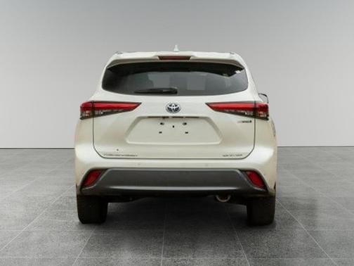 Blizzard Pearl 2021 Toyota Highlander Hybrid Limited