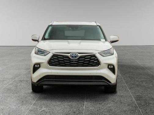 Blizzard Pearl 2021 Toyota Highlander Hybrid Limited