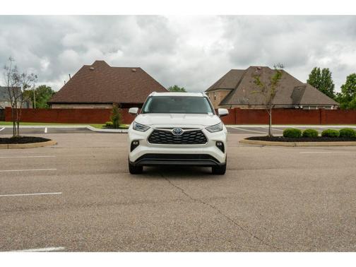 Blizzard Pearl 2021 Toyota Highlander Hybrid Limited