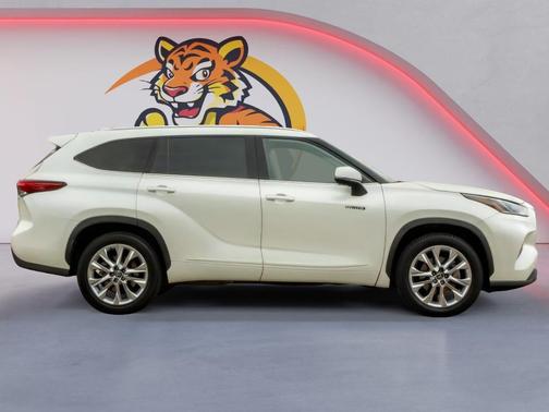 Blizzard Pearl 2021 Toyota Highlander Hybrid Limited
