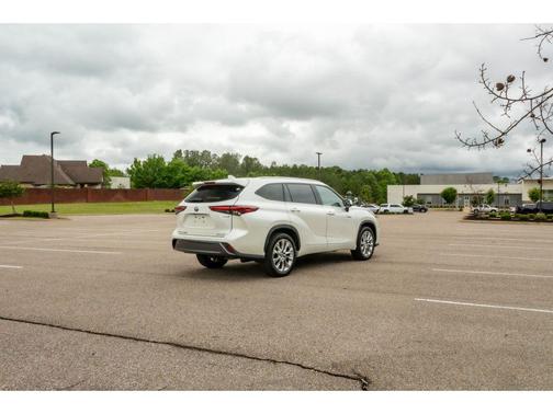 Blizzard Pearl 2021 Toyota Highlander Hybrid Limited