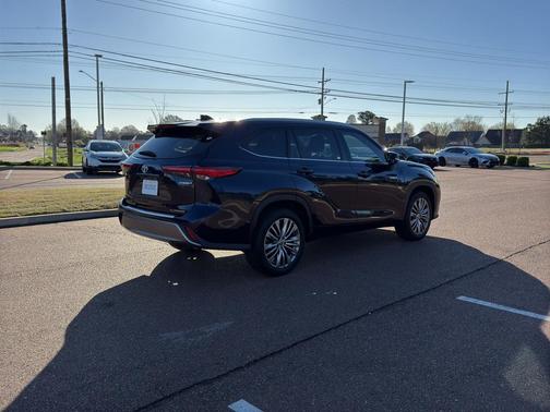 2021 Toyota Highlander Hybrid Platinum