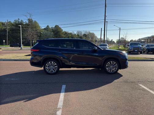 2021 Toyota Highlander Hybrid Platinum