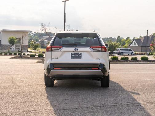 Blizzard Pearl/Midnight Black Metallic 2021 Toyota RAV4 Hybrid SE