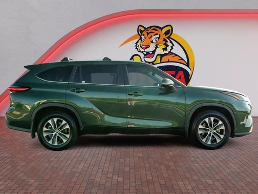 Cypress 2023 Toyota Highlander Hybrid XLE