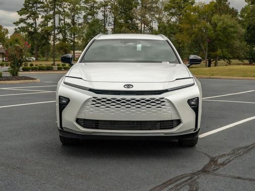 Oxygen White 2026 Toyota Crown Signia XLE