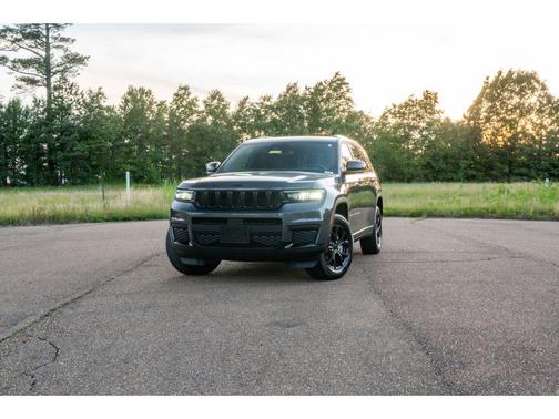 Baltic Gray Metallic Clearcoat 2024 Jeep Grand Cherokee L Altitude