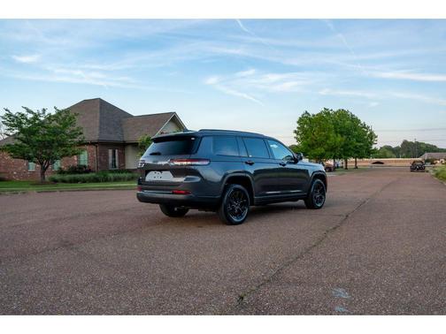 Baltic Gray Metallic Clearcoat 2024 Jeep Grand Cherokee L Altitude