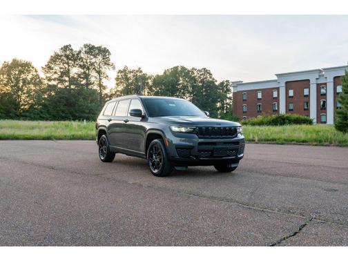 Baltic Gray Metallic Clearcoat 2024 Jeep Grand Cherokee L Altitude