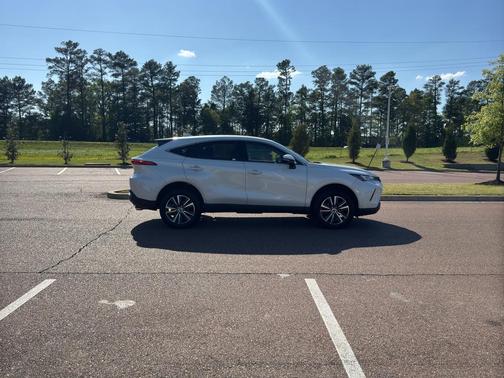 Blizzard Pearl 2022 Toyota Venza LE