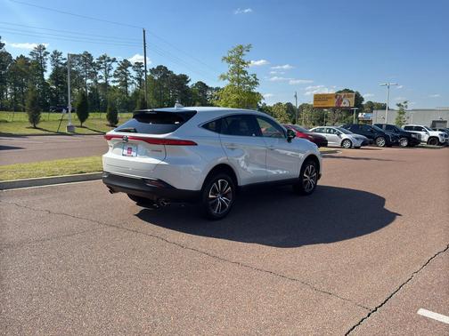 Blizzard Pearl 2022 Toyota Venza LE