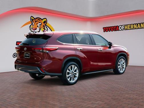 Ruby Flare Pearl 2023 Toyota Highlander Limited