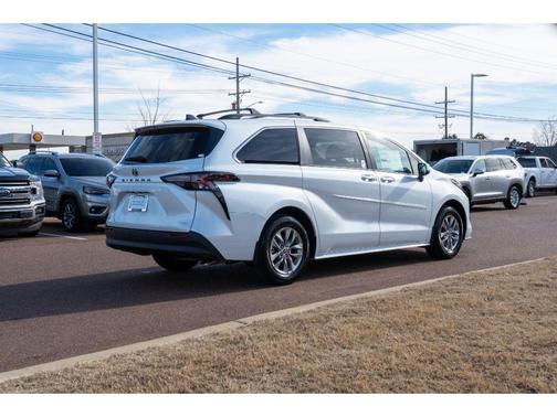 2026 Toyota Sienna XLE