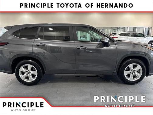 2024 Toyota Highlander LE