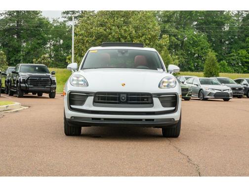 Carrara White Metallic 2023 Porsche Macan T
