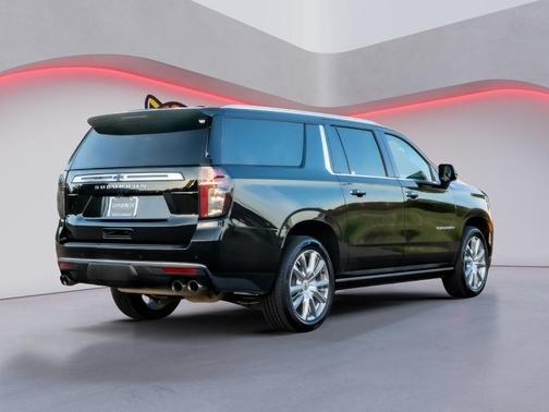 Black 2022 Chevrolet Suburban 4WD High Country