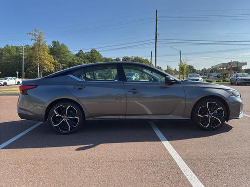2024 Nissan Altima SR FWD