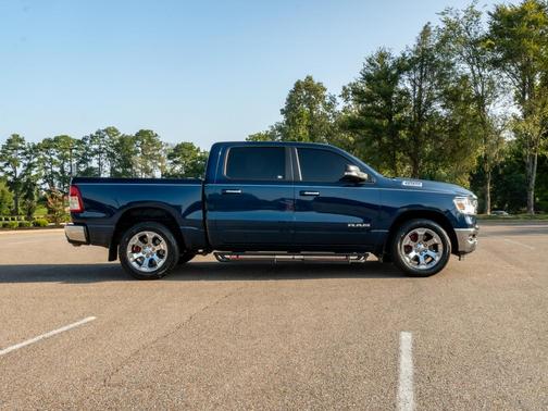 Patriot Blue Pearlcoat 2019 RAM 1500 Big Horn