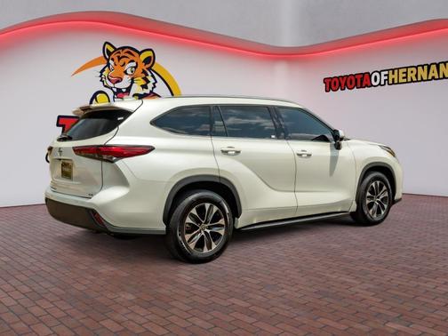 Blizzard Pearl 2020 Toyota Highlander XLE