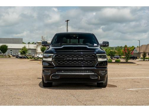 Diamond Black Crystal Pearlcoat 2023 RAM 1500 Big Horn/Lone Star
