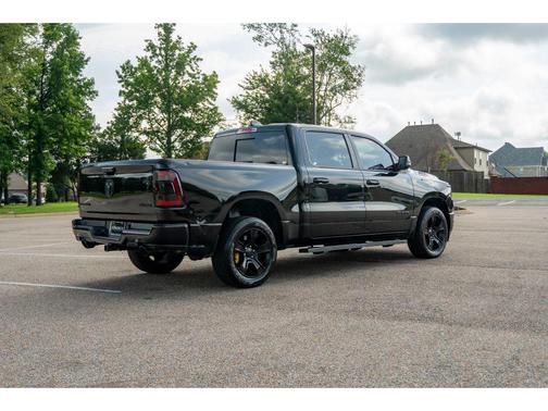 Diamond Black Crystal Pearlcoat 2023 RAM 1500 Big Horn/Lone Star