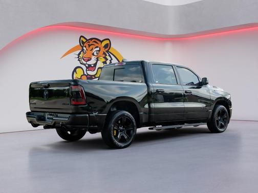 Diamond Black Crystal Pearlcoat 2023 RAM 1500 Big Horn/Lone Star