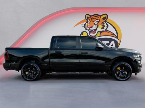 Diamond Black Crystal Pearlcoat 2023 RAM 1500 Big Horn/Lone Star