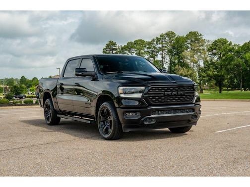 Diamond Black Crystal Pearlcoat 2023 RAM 1500 Big Horn/Lone Star