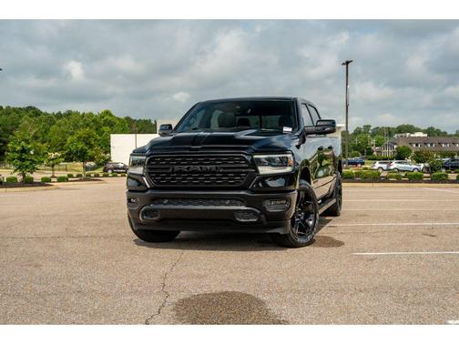 Diamond Black Crystal Pearlcoat 2023 RAM 1500 Big Horn/Lone Star