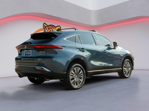 Coastal Gray Metallic 2024 Toyota Venza Limited