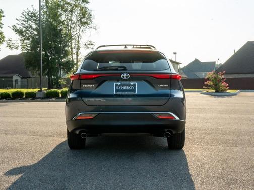 Coastal Gray Metallic 2024 Toyota Venza Limited